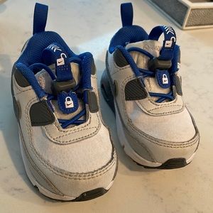 Nike Air Max 90 Toggle Sneaker